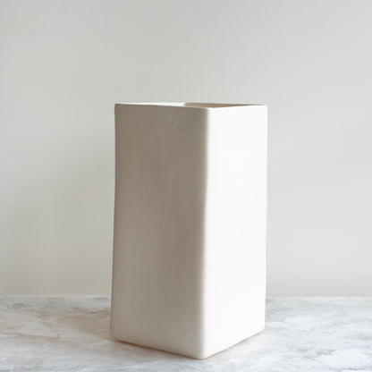 Square Vase in Matte White – Anyon Design and Atelier
