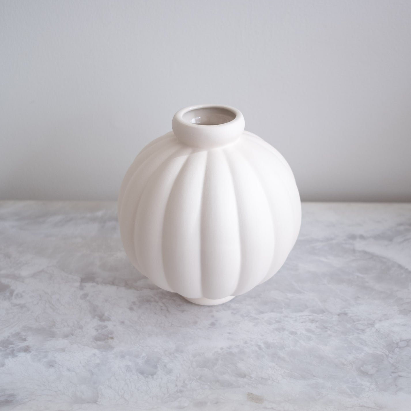 Raw White Ceramic Round Balloon Vase – Anyon Design and Atelier